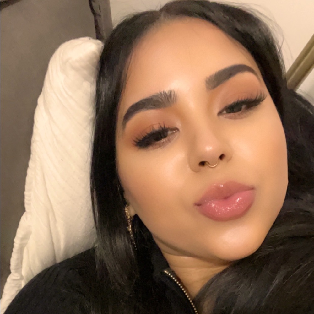 Meet your Posher, Nailea